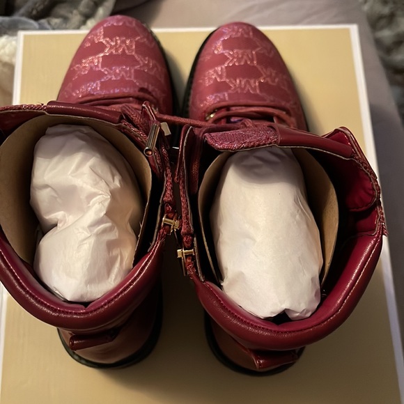 Michael Kors Pomegranate color size 8 US NWT - Picture 6 of 7